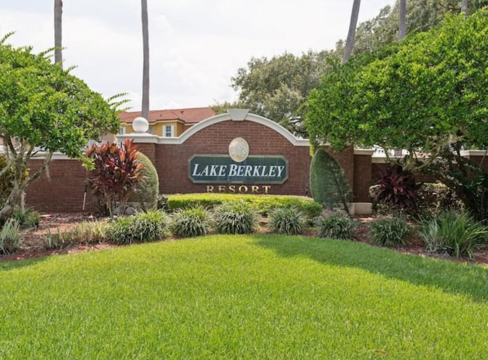 Beautiful Townhome at Lake Barkley With Pool View!
