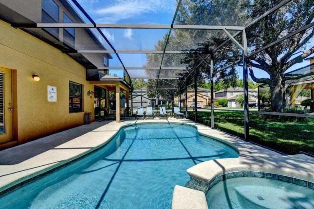 Spacious 6br Villa W/ Private Pool near Disney 6 Bedroom Villa