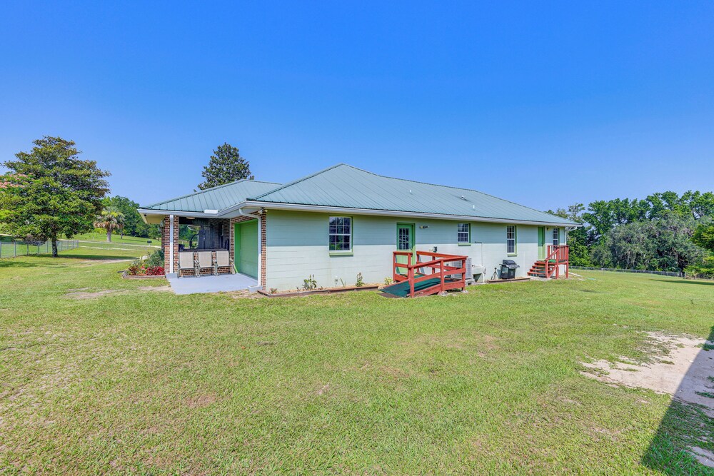 BBQ Ready: Hawthorne Home w/ Screened-in Patio