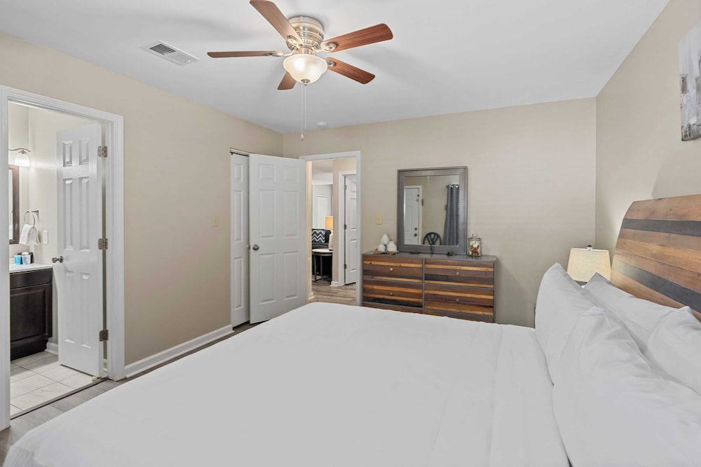 Spacious 3BR w/ Tiki Bar + Shared Pool Walk to Beach, Near 30A & Pier Park