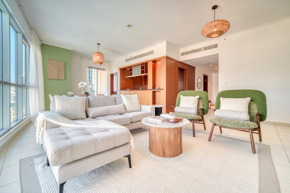 Urban Chic Downtown Apt w Dubai Fountain Views