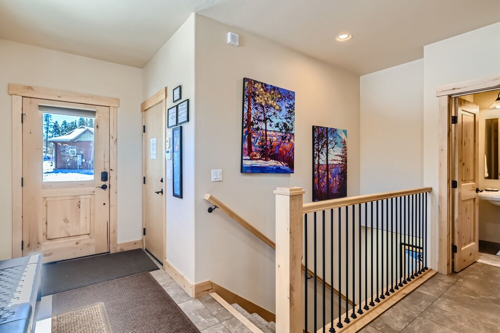 Maggie Point 3 Bedroom Townhouse by RedAwning view 2