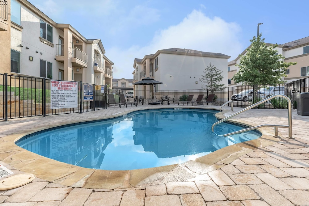 The Cedars Grand