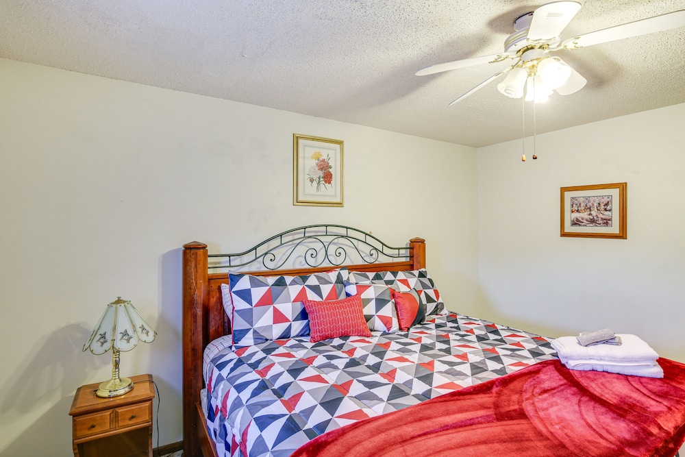 Pierre Vacations - Downtown Pierre Apartment  1/2 Mi to River! - Property Image 2