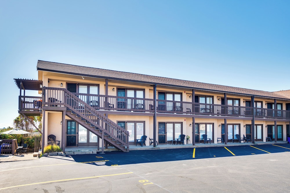 'beachfront 14' Condo on Old Orchard Beach