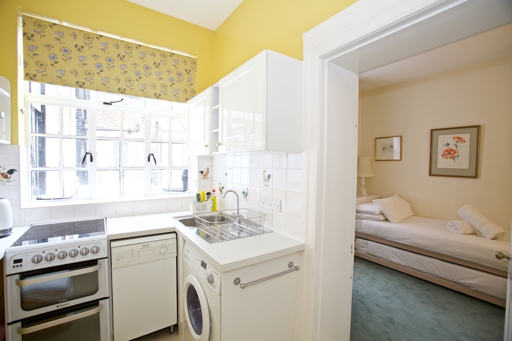 A Place Like Home - Two Bedroom Apartment in Knightsbridge