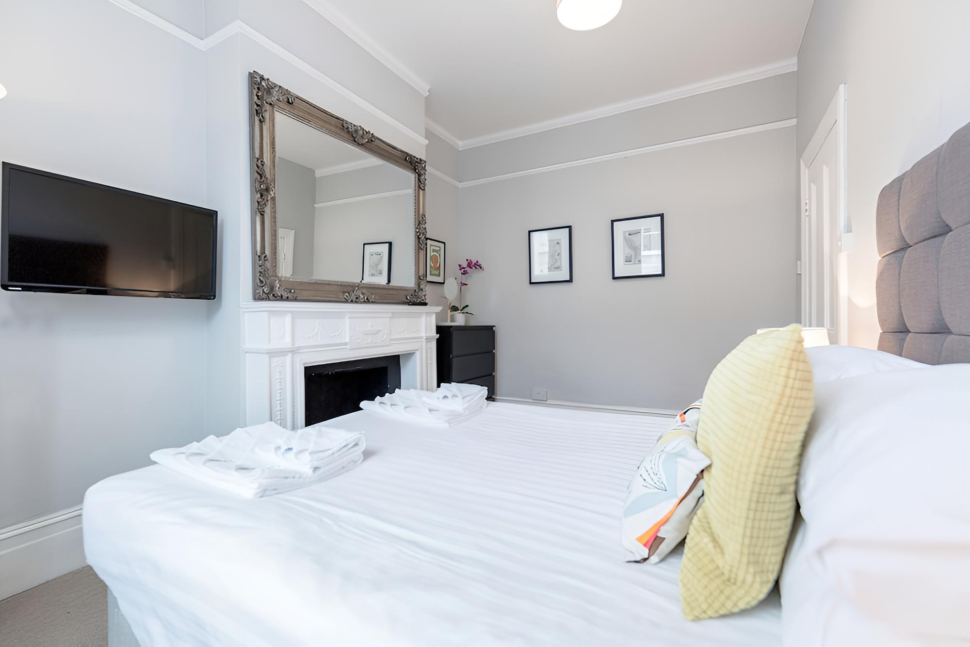 Clapham 2Bed with Patio by BaseToGo
