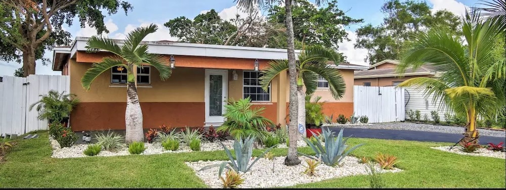 Sunset Resort Houses 4