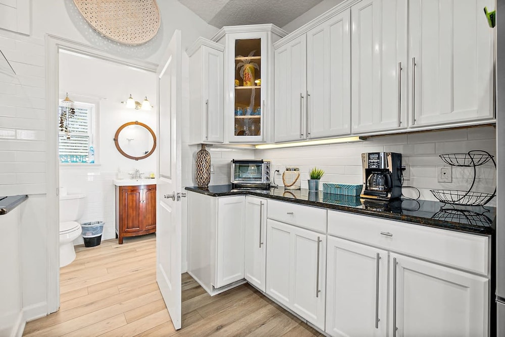 Perfect Beach House 2min Walk With Heated Pool and Hot Tub 4 bed 3 Bath With Pet Friendly