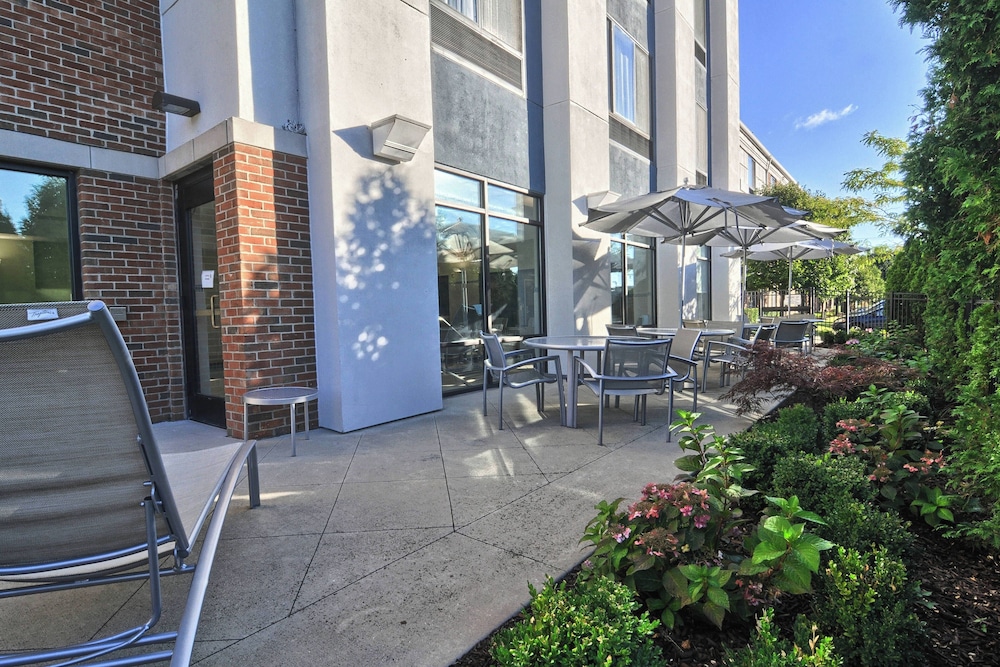 SpringHill Suites Detroit Southfield - Property Image 2