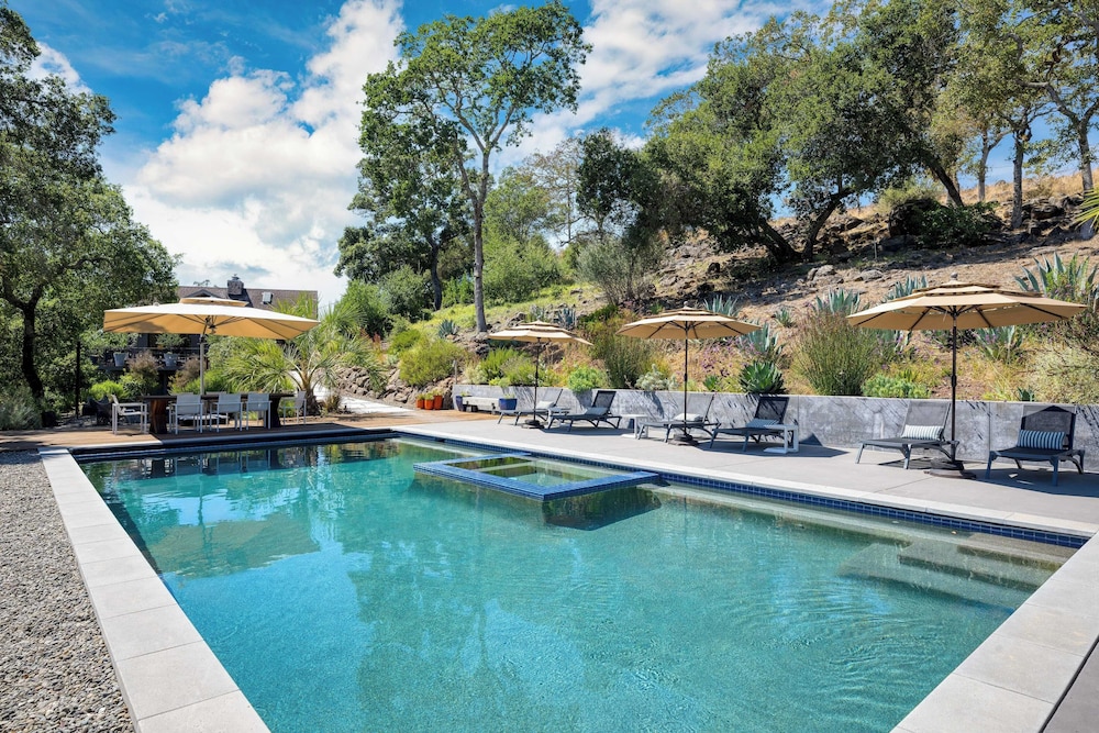 Kenwood Vista by Avantstay 7acres w/ Pool, Fire Pit, Vineyard Views