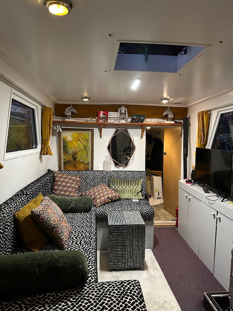 London Dutch Barge - Sleeps 3 & Cosy Fireplace