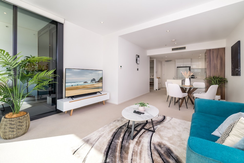 Spacious 1-bed With View in Central Location