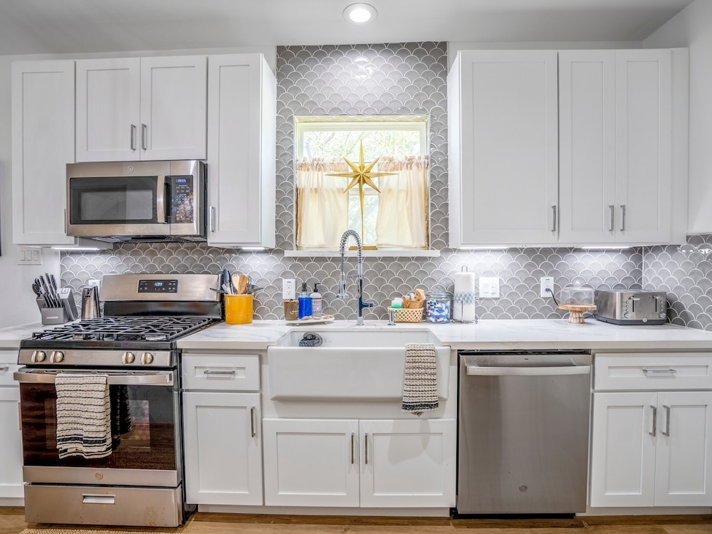 Sandy Toes Retreat by Ryson Vacation Rentals