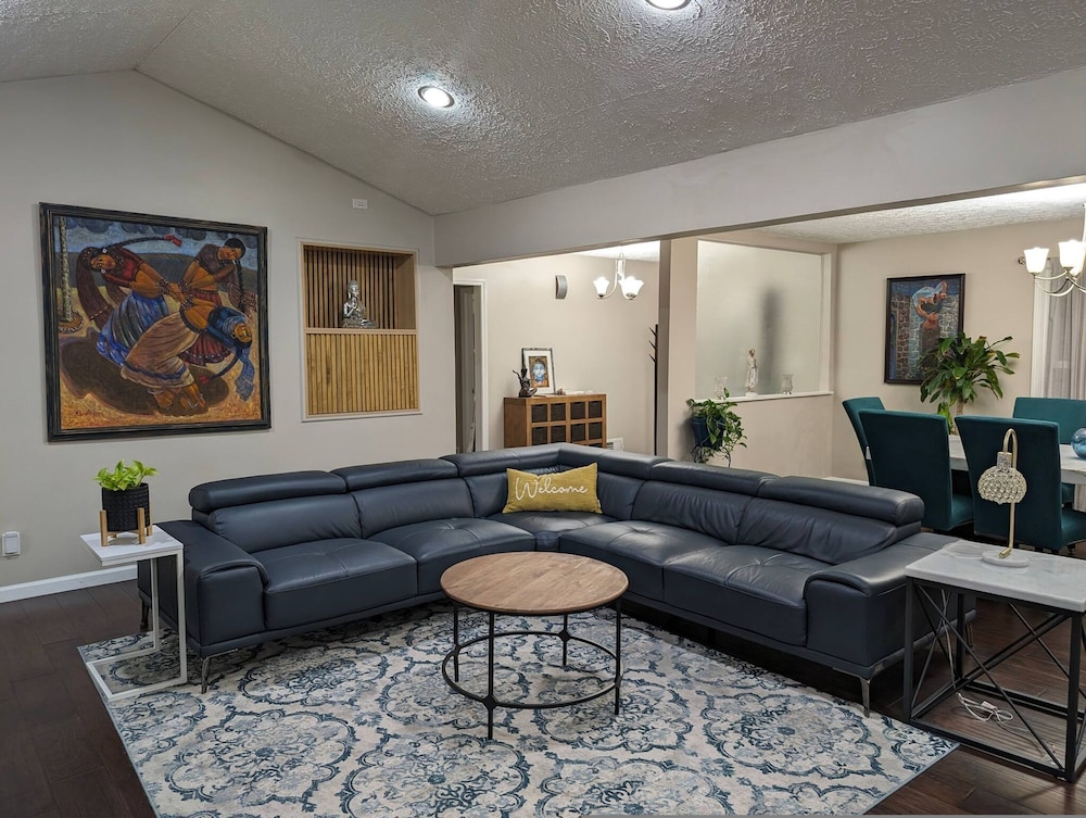 1303 Colony Dr Marietta - Full Home