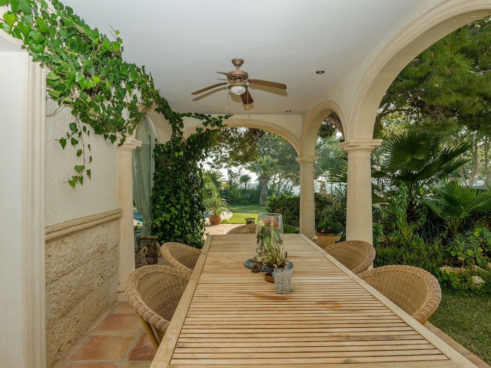 Sun-kissed Villa in Albir With Swimming Pool photo 4