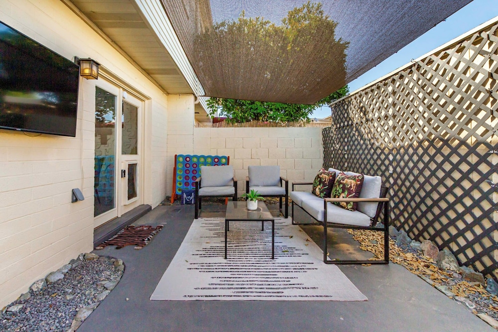 Walk to Old Town & Giants Stadium! Unit w/ Pool