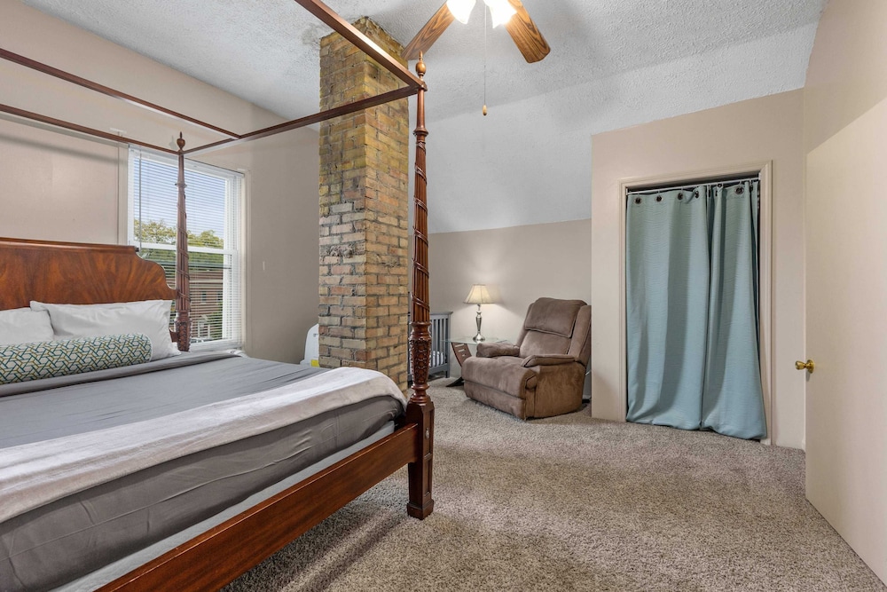 HIstoric 4 BR Near Fulton St
