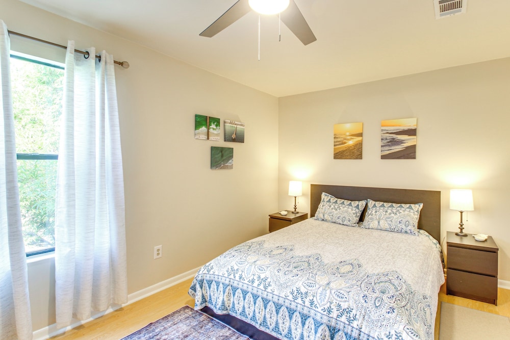 8 Mi to Beaches: Relaxing Retreat in Gulf Breeze