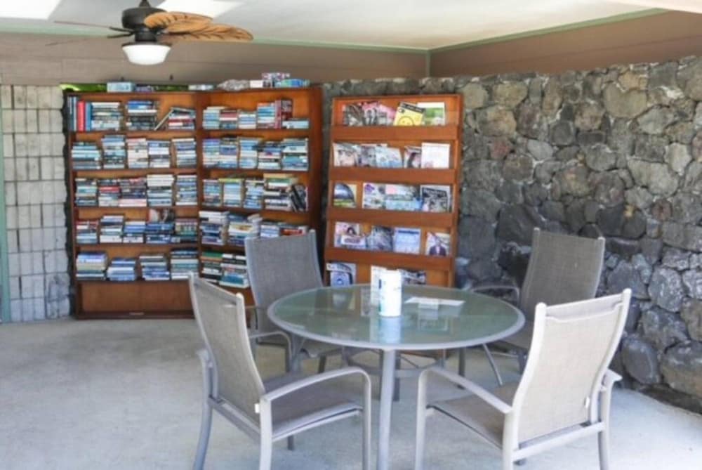Enjoy the Sunset Ocean Front 1BR Apt-pool On-site