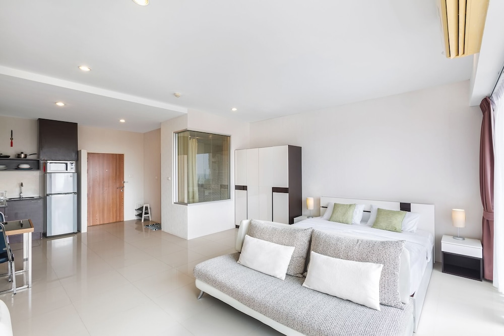 Studio in Chic Condo in Karon A510