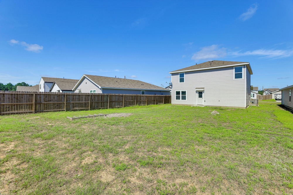 Near Hiking & Fishing: Airy Retreat in Cleveland!
