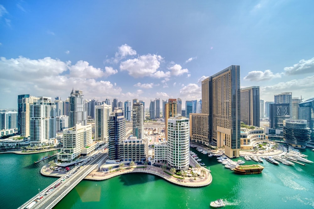 Premium 2BR Apt w Marina Views