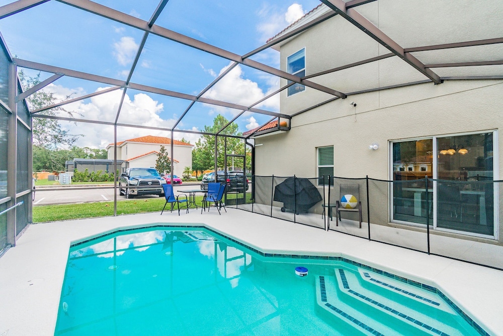 4BR Townhome w/ Pool in Bella Vida Resort