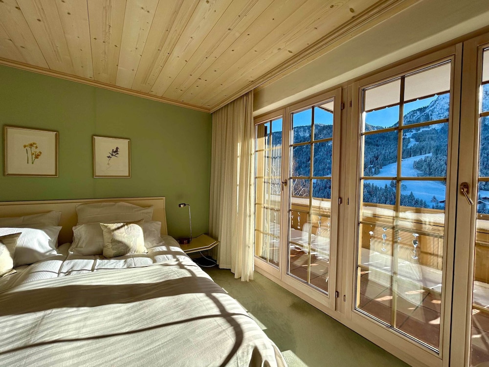 Apartment in Gstaad With Stunning Mountain Views