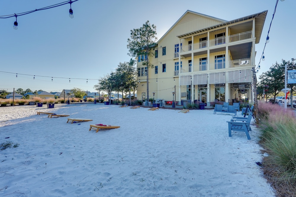 Steps to Shore: Windmark Beach Retreat w/ Balcony!