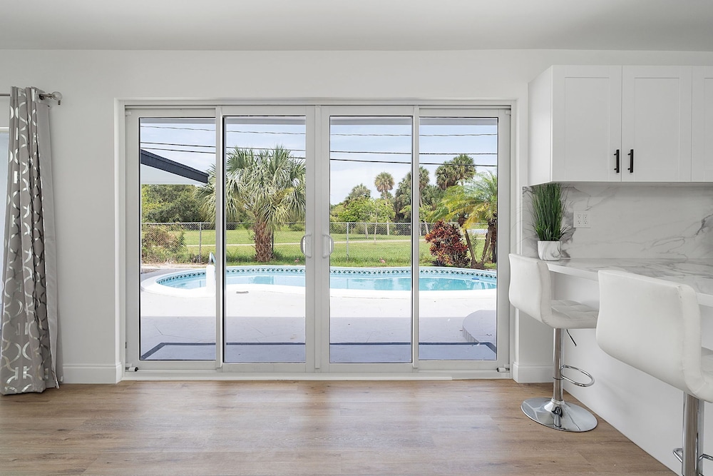 Dreamy 4BR Getaway w Private Pool Luxe Patio in Miramar