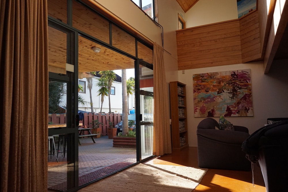 Peppertree Lodge - Hostel view 2