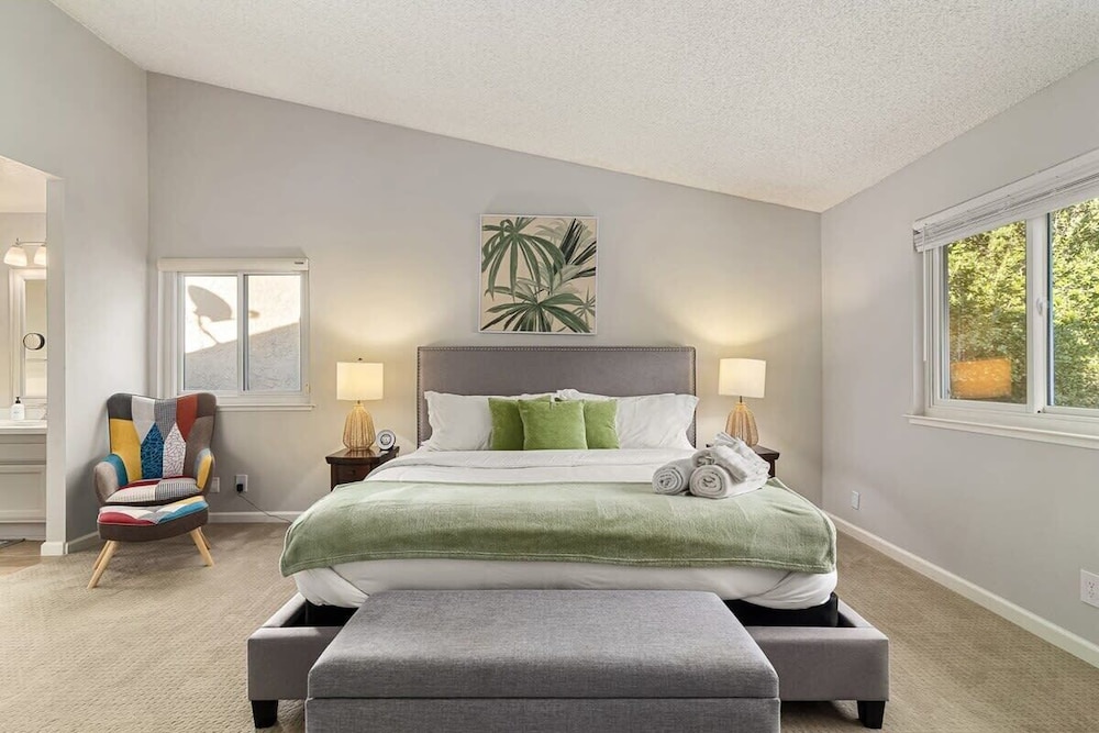 @ Marbella Lane - 4BR Siliconvalley Gempool House
