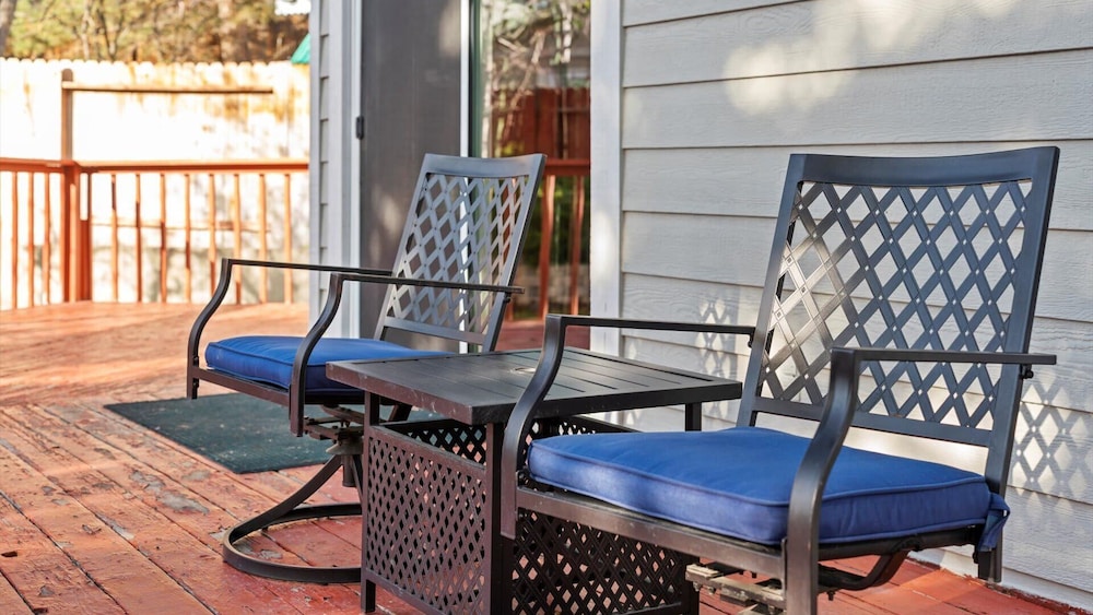 NEW Cityside Stay 3BR Retreat Near DT w Patio