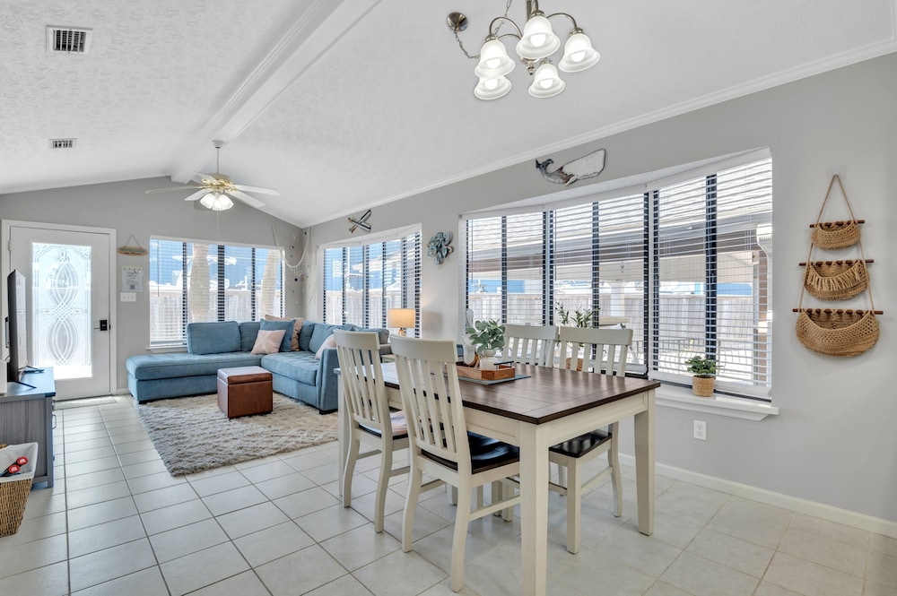 Spacious Home With Beach Access 3 Bedroom Home