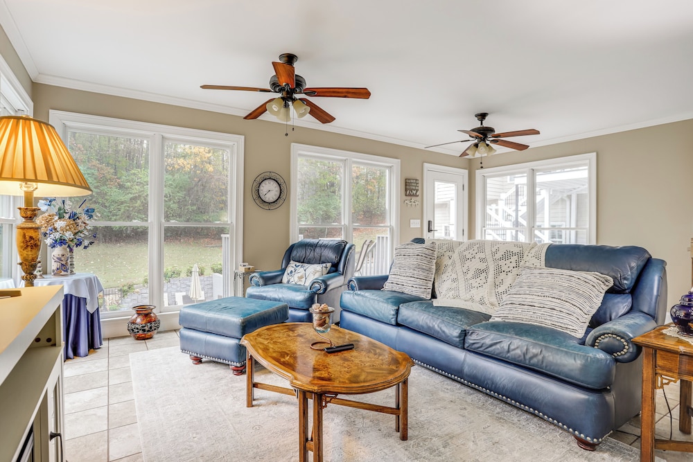 8 Mi to Lake Lanier: Guest House in Buford!