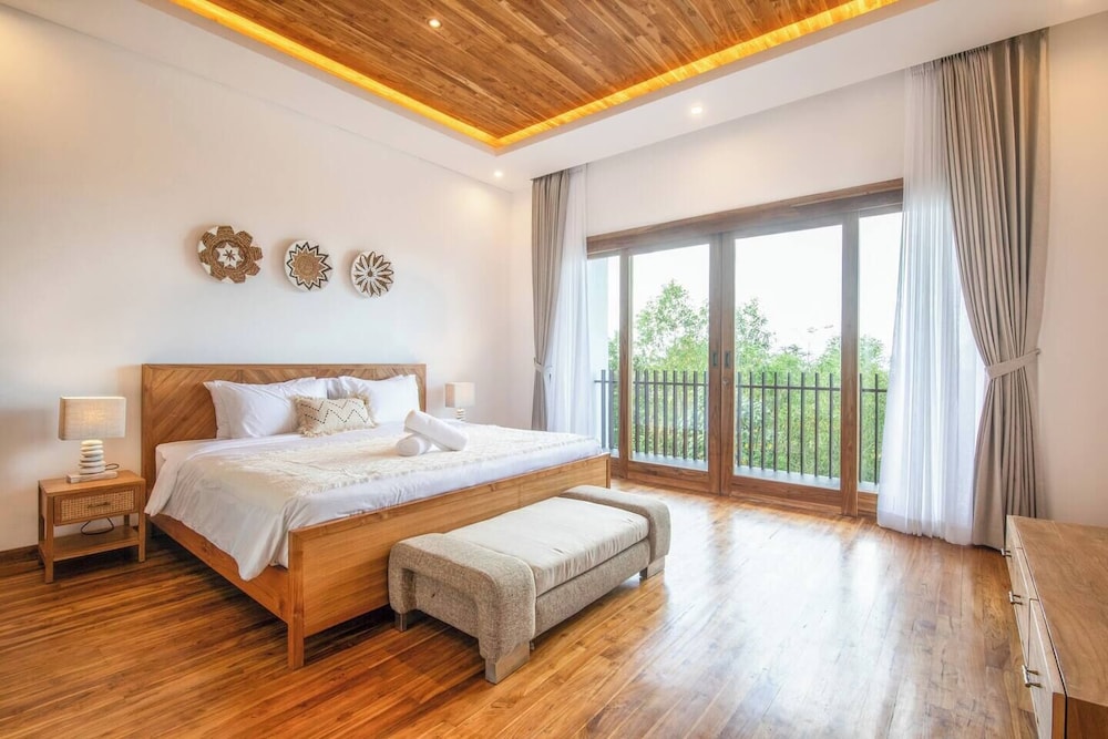 Luxurious 6 BR With Sea View, 5 Mins to Savaya