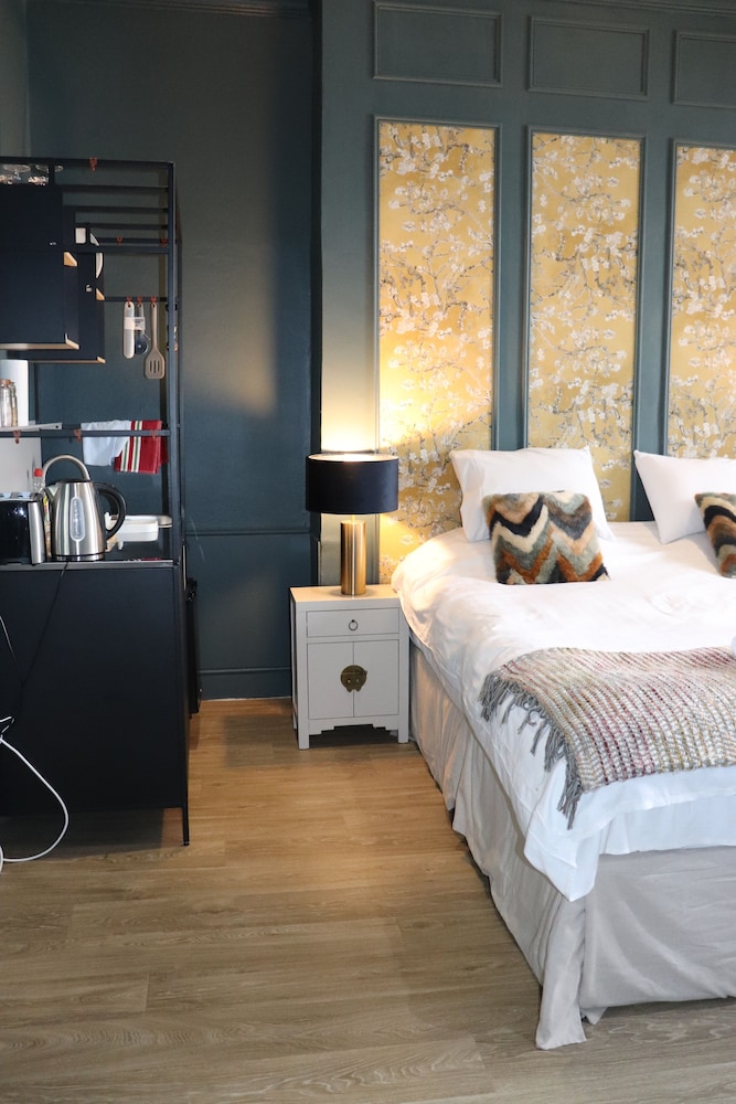 Rooms on The Prom