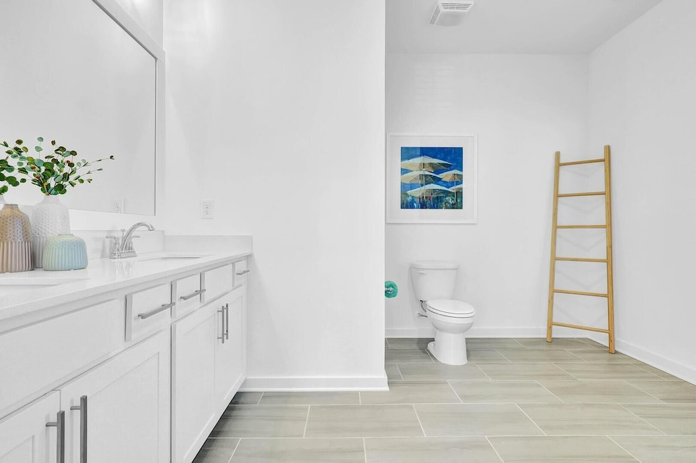 3bd/2.5ba Home w/ Amazing Bay View & Pool view 5