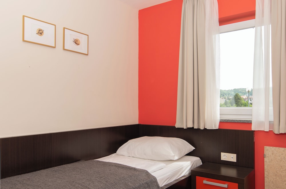 Marina Apartment Garbin 713 view 3