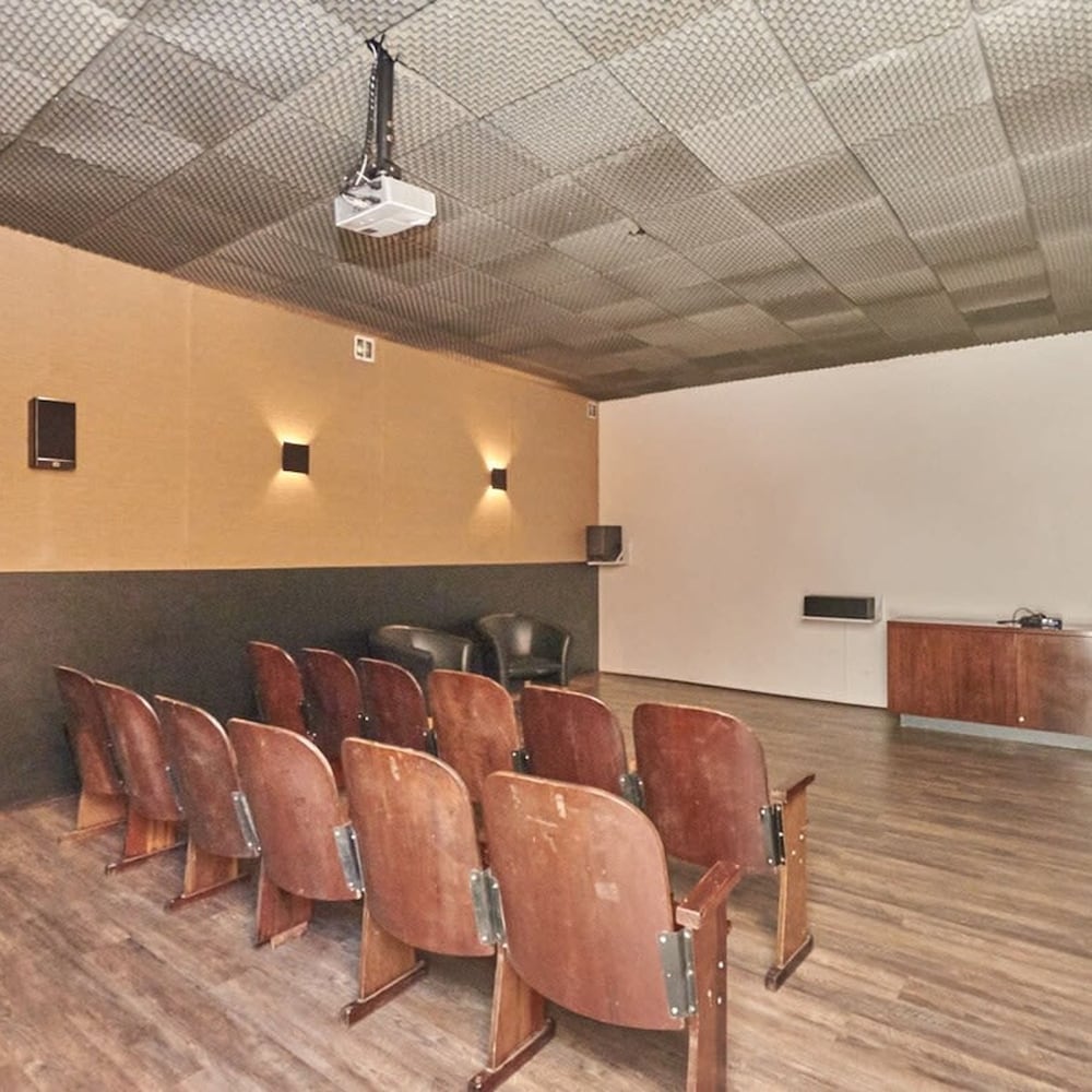 Torre Montagna I Stylish 1BR With Balcony in Nu ez