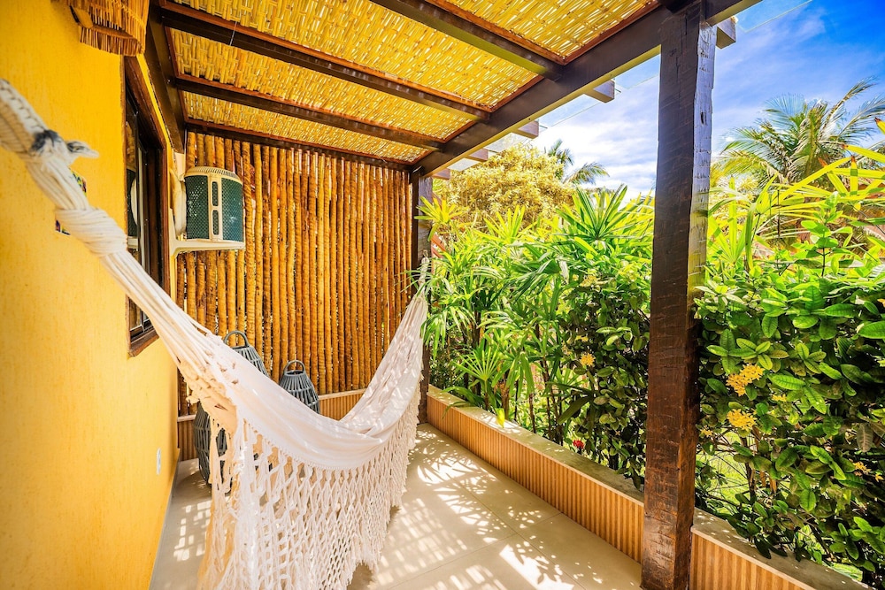 Casa DelMare Cond. com saída na praia