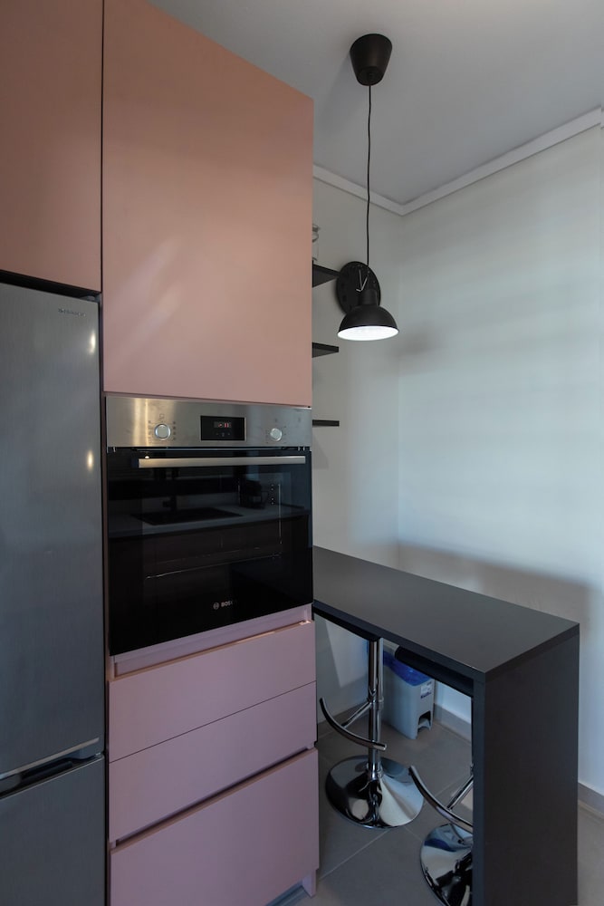 New Cozy Apt with Balcony close to Metro