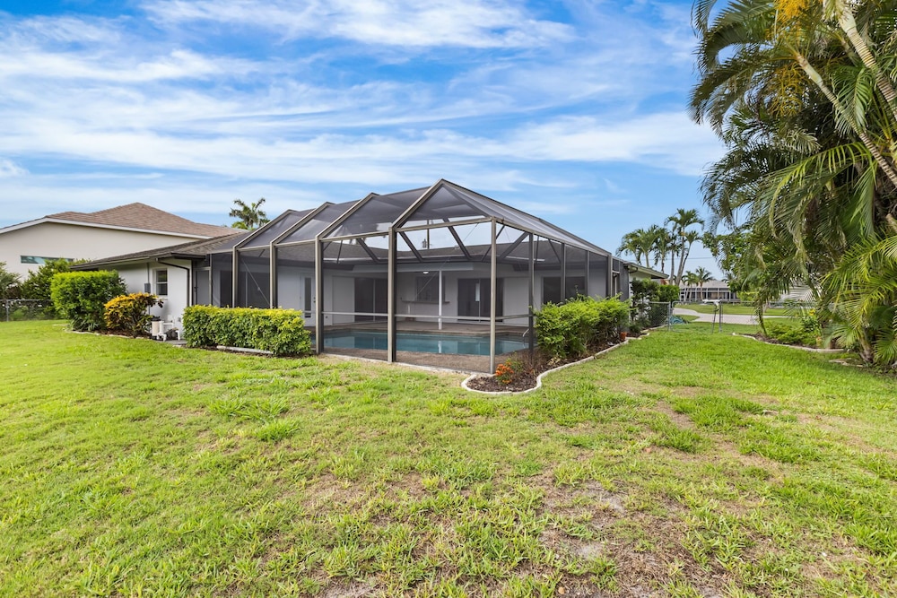 Riverfront Home w Private Dock Pool Beaches