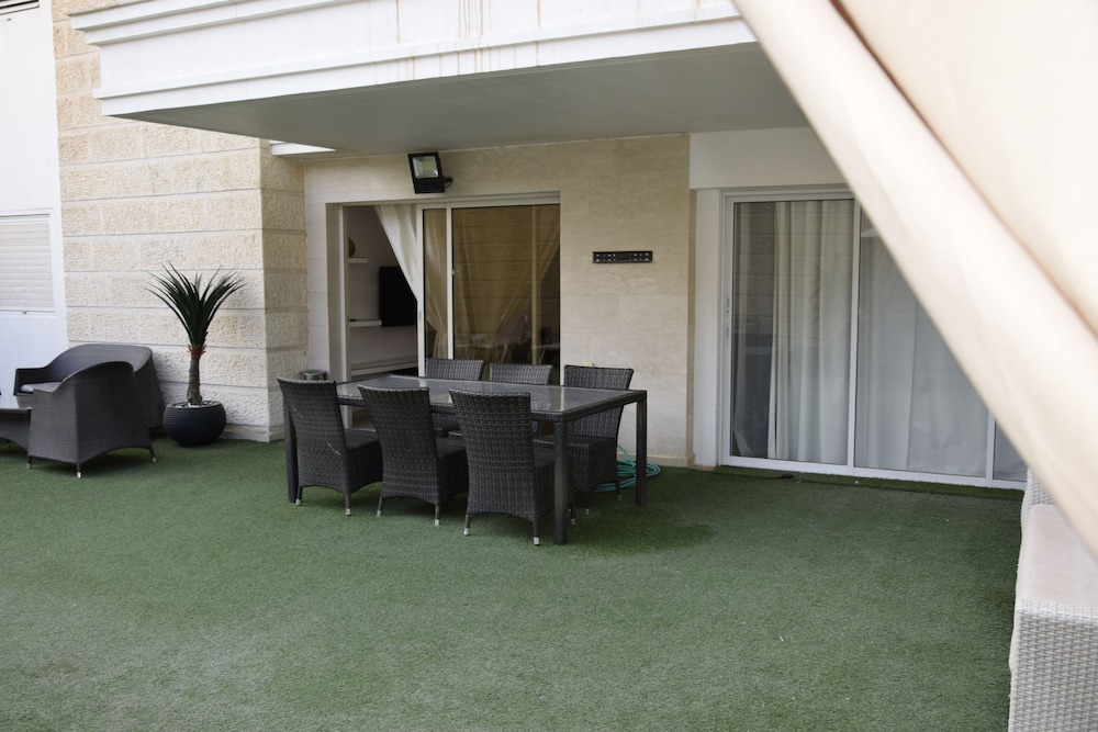La Palmora Suites