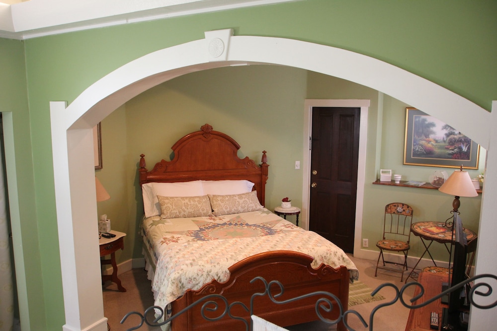 Hines Mansion