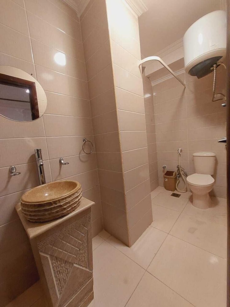 Pearl pyramids Inn