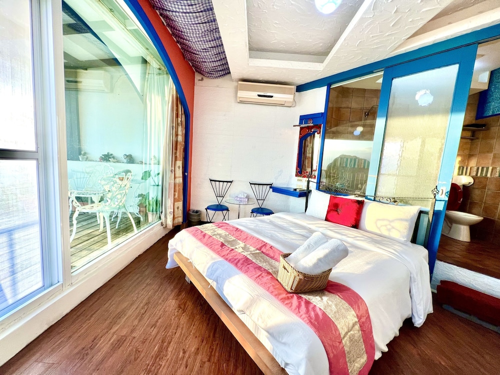 Ming-Jun Holiday Inn