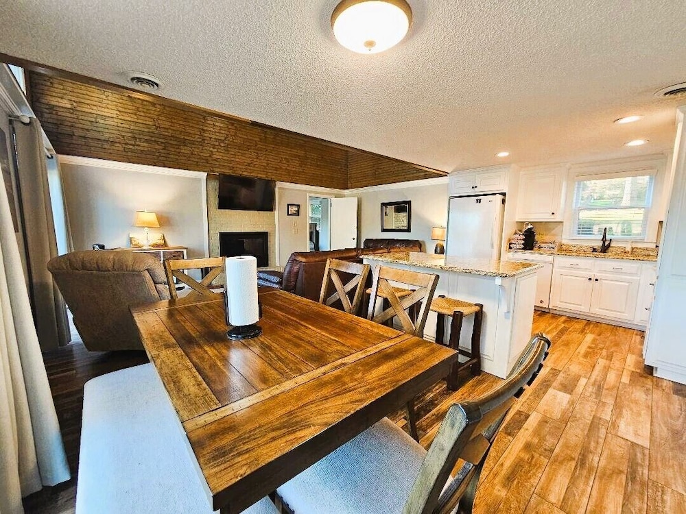 228 Lakeland