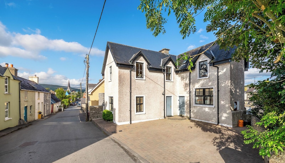 3 Bedroom pet Friendly Home in the Heart of Kenmare Town